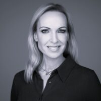 Dr. ALMÁSI Kitti: KI VAGY TE? Elvárások szorításában – megfelelés vagy önazonosság?